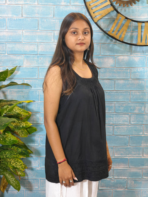 Black Sleeveless Short Top